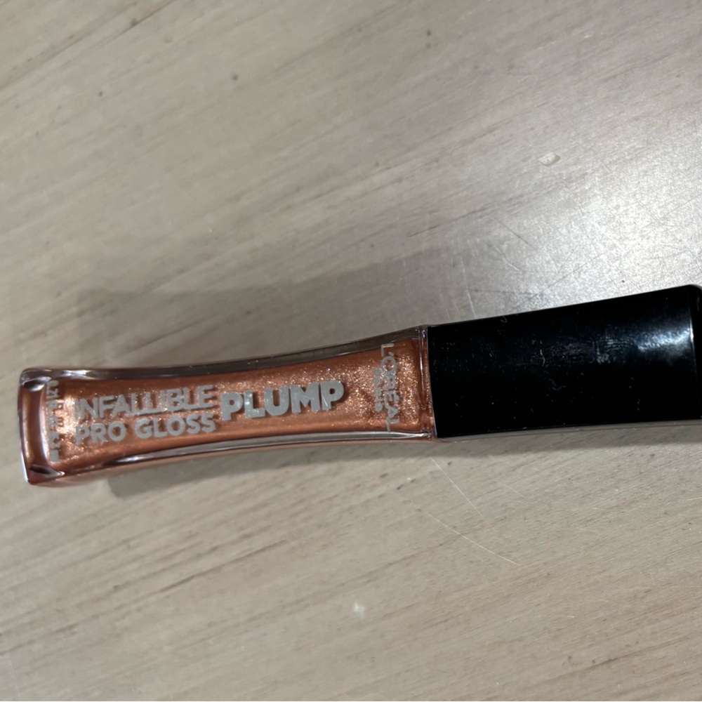 L'Oreal Infallible Plump Pro Gloss - Shimmering Gold